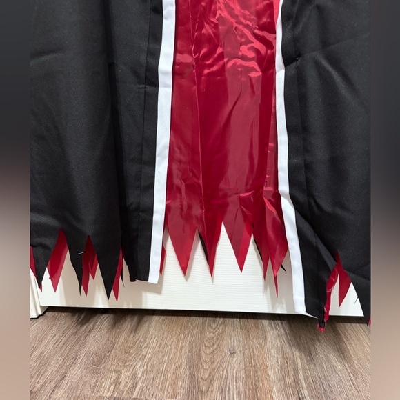 Red and White XL Cosplay costume - Picture 4 of 6